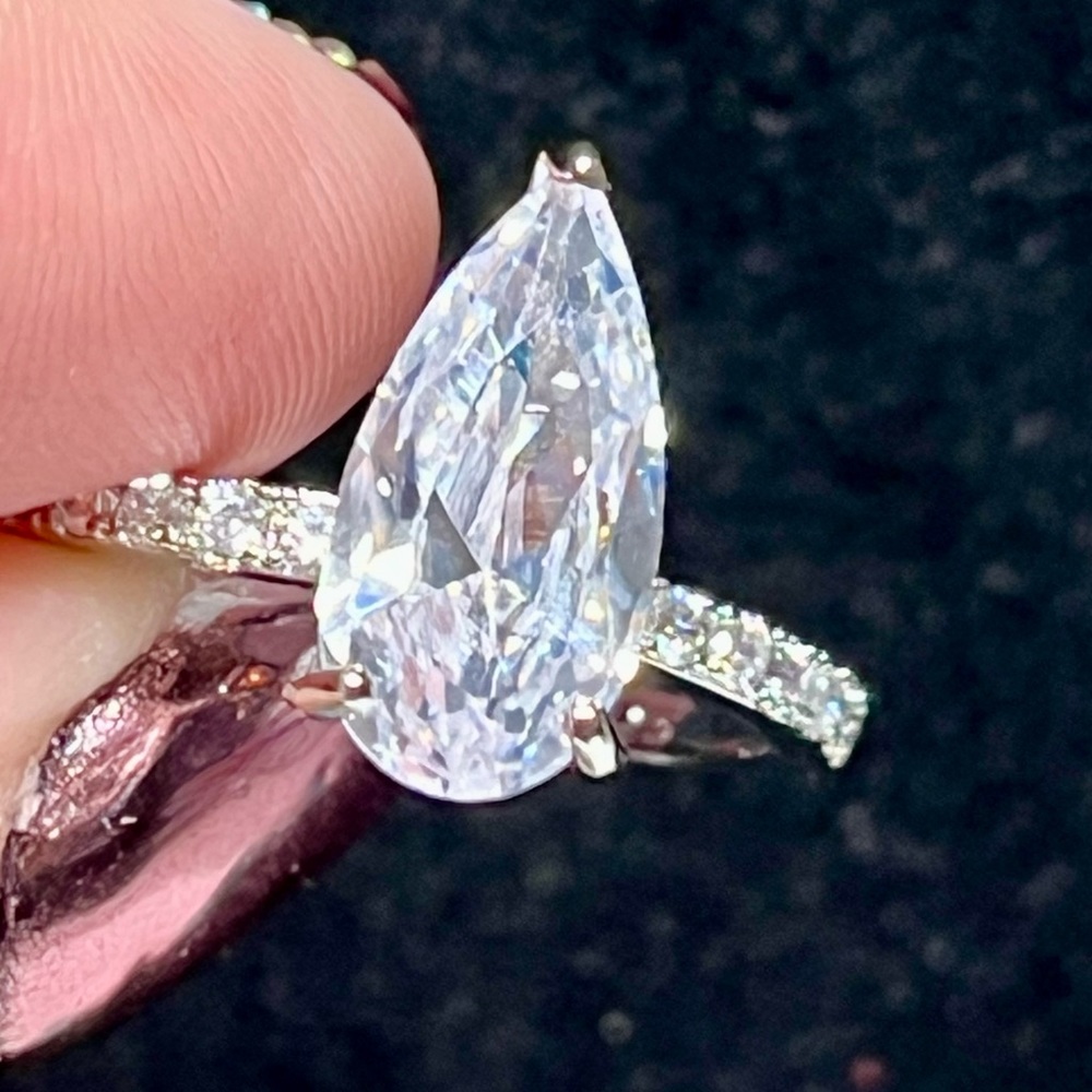💕💍trending  silver pear shaped solitaire ring
